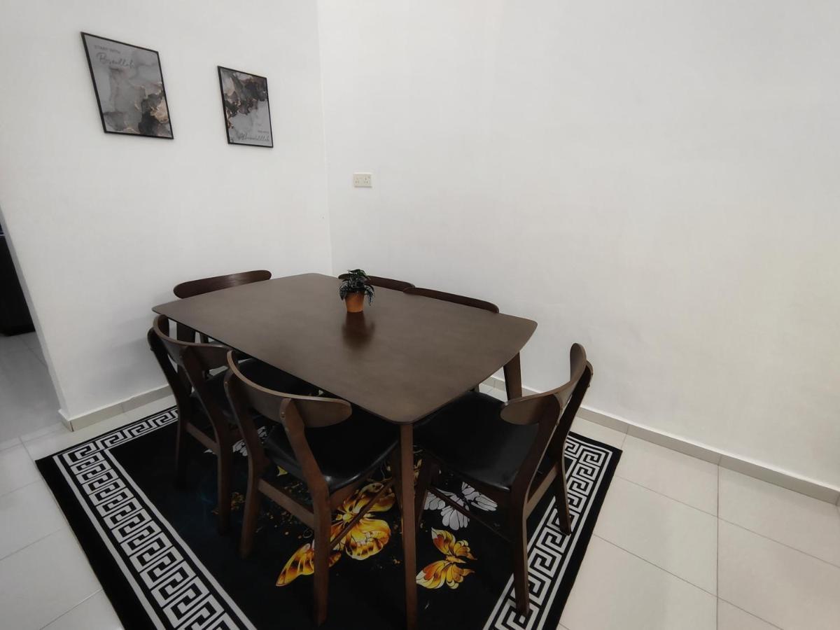 Rumah percutian Near Hospital 4bedroom 4air-cond 10pax Free Wi-fi Netflix *