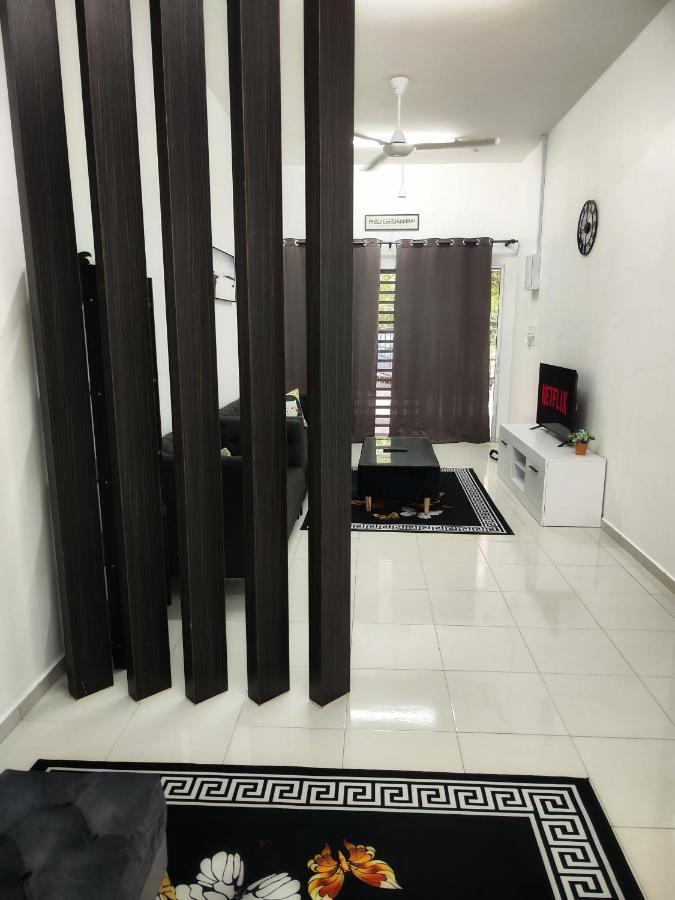 Rumah percutian Near Hospital 4bedroom 4air-cond 10pax Free Wi-fi Netflix Temerloh