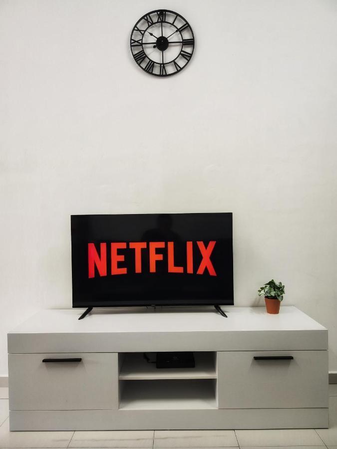 Near Hospital 4bedroom 4air-cond 10pax Free Wi-fi Netflix Rumah percutian