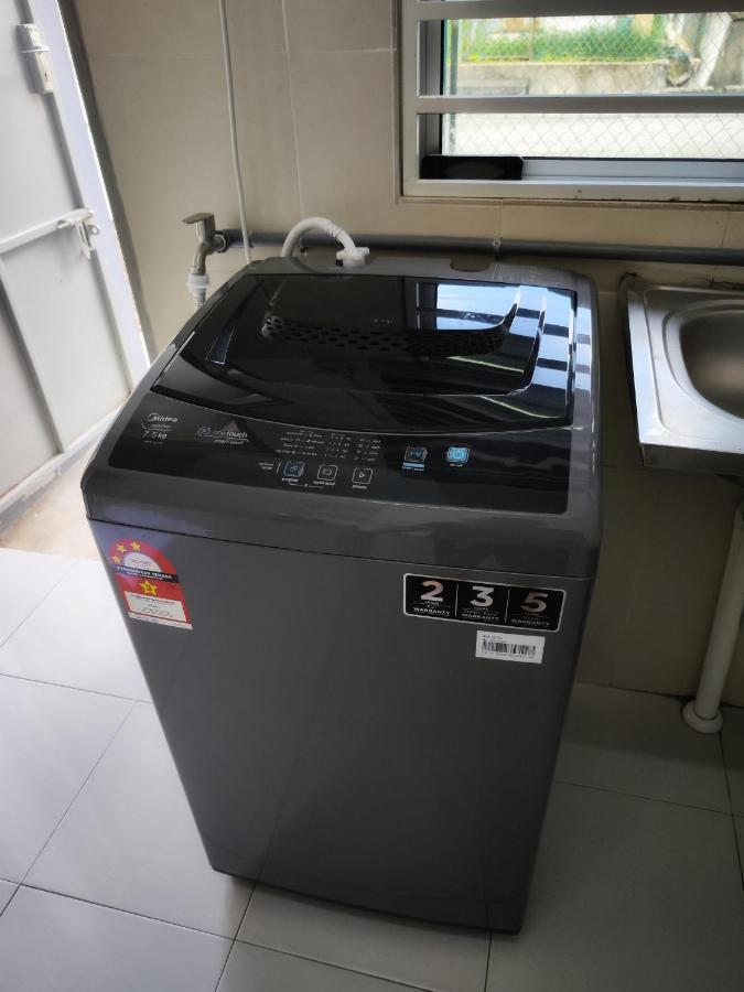 Near Hospital 4bedroom 4air-cond 10pax Free Wi-fi Netflix Temerloh